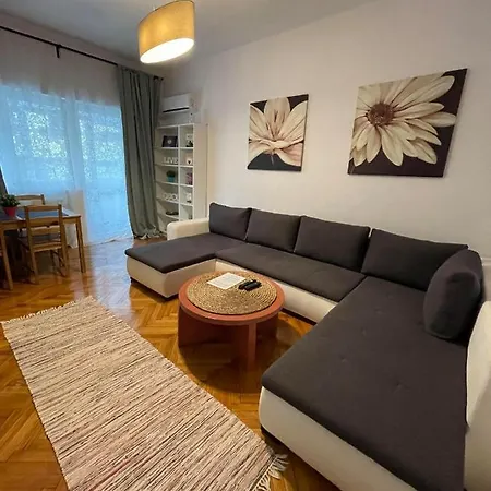 Interbellic Flat Apartment Bukarest