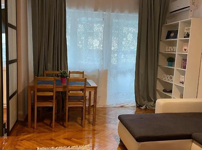 Interbellic Flat דירה