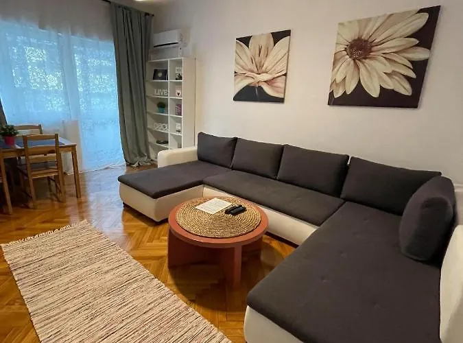 Interbellic Flat Lägenhet Bukarest